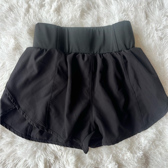 flowy black lulu-lemon shorts - Picture 4 of 6